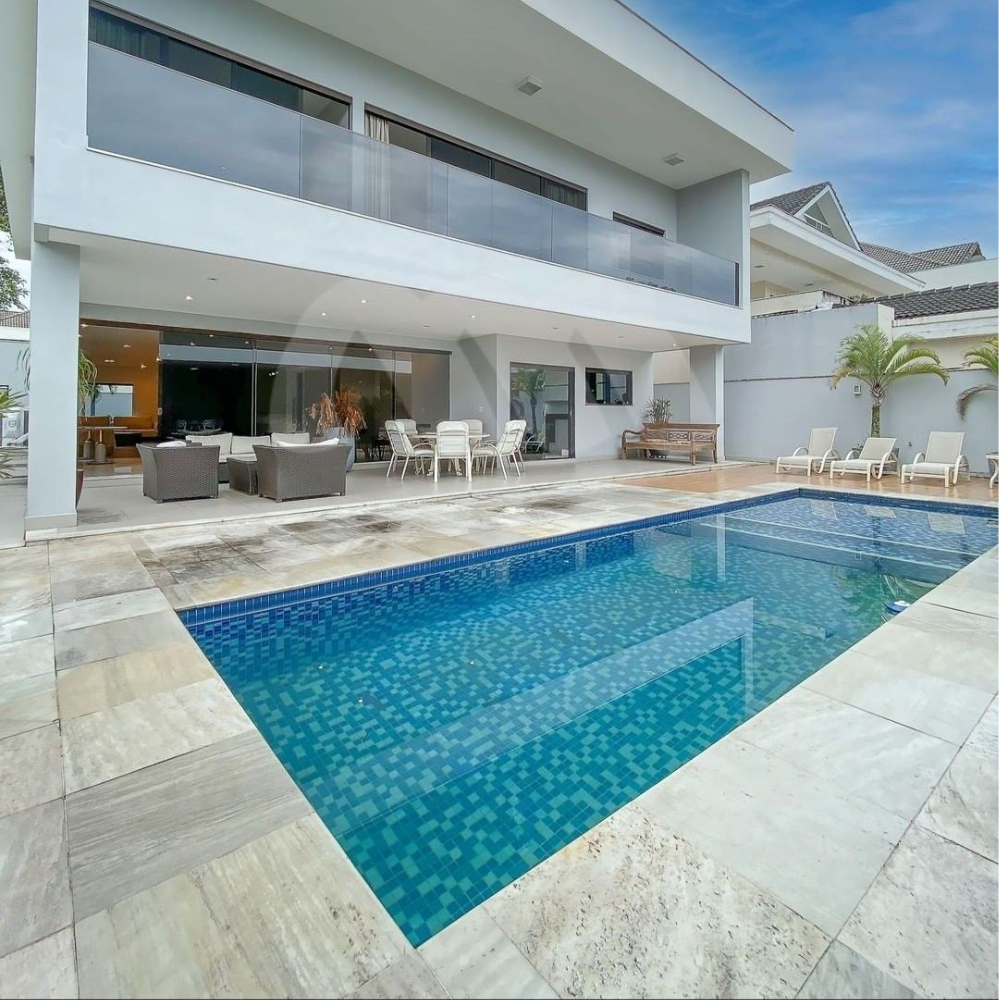 Bể bơi biệt thự hiện đại lát gạch Mosaic xanh tại Tây Hồ Hà Nội
